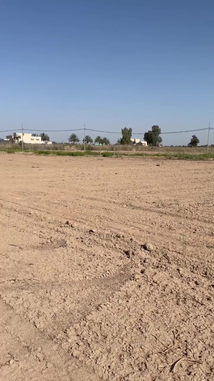 لبيع ارض زراعيه 
تتوفر بمختلف المساحات 
دونم ٢٥٠٠ متر او نص دونم ١٢٥٠ متر 
متوفر كافه الخدمات ماء كهرباء تبليط العمل جاوي 
العنوان بابل قرب سيطره الاثار ارض الرافدين
سعر الدونم ١٢٠ مليون او نص دونم ٦٠ مليون 
واجهيه الدونم من ٥٠ وصاعد 
للاستفسار ***********
