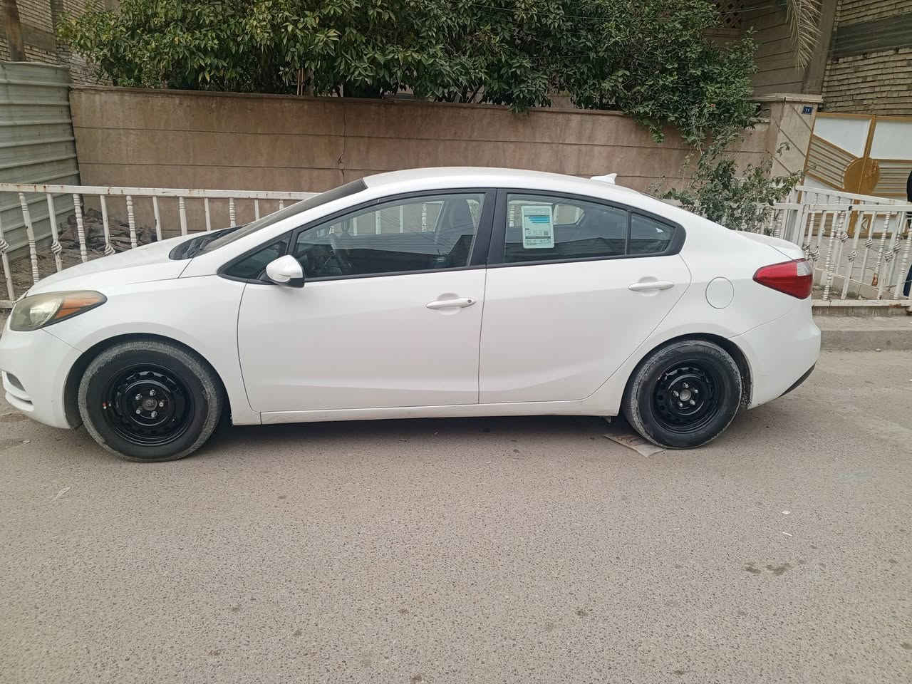 كيا فورتي 2016 وارد امريكي محرك دوش 1800
ماشيه 125 رقم بغداد بسمي
بيها صبغ ابيع احزام مكانها بغداد 
الزعفرانيه 
رقم تلفون ***********
