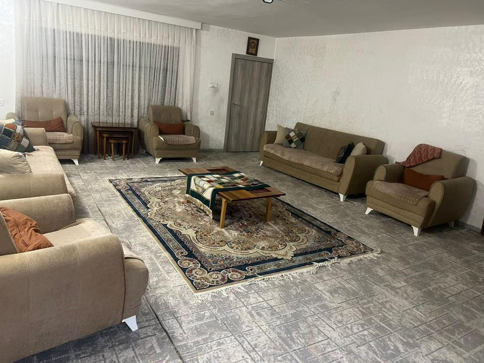 السلام عليكم ورحمه الله وبركاته
اغراض منزليه للبيع بيت كامل للبيع
المكان سليمانيه 

غرفة نوم ٥٠٠،٠٠٠
٣ سبالت ابو طنين  الواحد ١٥٠،٠٠٠
٣ سبالت ابو الطن الواحد ١٠٠،٠٠٠
واحد سبلت عامودي ٣ طن سعره ٣٧٥،٠٠٠
٣ تلفزيون ٢٨٠،٠٠٠
غرفة استقبال كامل ٨٥٠،٠٠٠
مطبخ كاونتر ٥٠٠،٠٠
مساعد مطبخ ٣٠٠،٠٠٠
مبرده بلاستك جديد ٤٠٠،٠٠٠
مبرده حجم صغير ٨٥،٠٠٠
مرجوحه شغل ايد ٣٠٠،٠٠٠
مجمده + ثلاجه ٢٥٠،٠٠٠ 
ثريه ٥٠٠،٠٠٠ 
قنفه ١٠ نفرات + ميز وسط ٣٥٠،٠٠٠
كاونتر نظيف ٤٠٠،٠٠٠
جهاز رياضه ٢٥٠،٠٠٠
سنگ ٢٠٠،٠٠٠
وبيهم مجال لليشتريهم شلع كلهن شروه وحده

‭0771 970 2453‬
