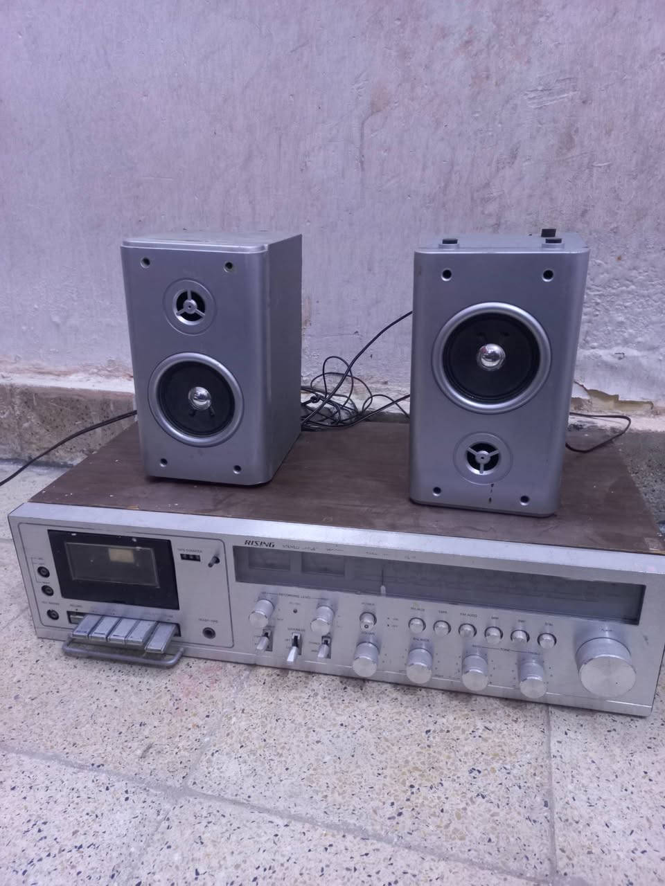 أنتيكات للبيع [ مسجل كاسيت طرح شغال & مسجل كاسيت رايزنك مع ٢ سماعات شغال ونظيف & فيديو نظيف وشغال & سيدي نظيف وشغال ] السعر الكلي ١٥٠ الف وبيهن مجال / العنوان : ديوانية حي النسيج / للتواصل ***********
