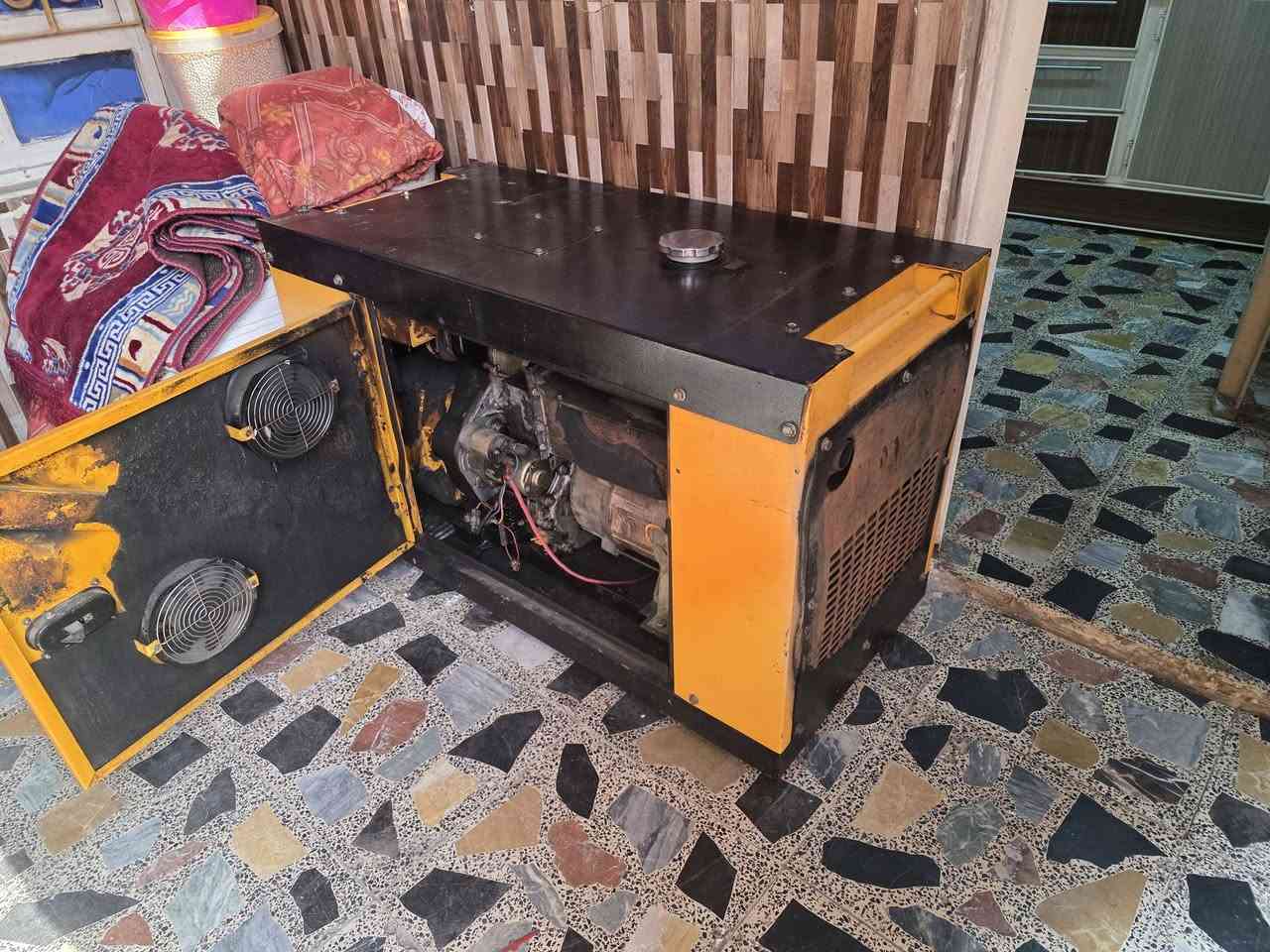 مولد كابوته 30 امبير شغاله  ع سلف نقص فقط باتري  سعر 700 الف  غطاس 2 انج كهربائي  سحب 2 انج  كلش قوي جديد غير مستحدم سعر 180  البصرة حيانيه  ***********
