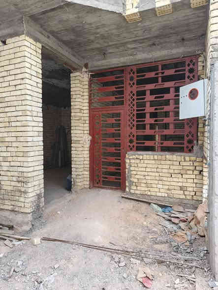 هيكل طابقين للبيع مساحة 120م في كربلاء حي العباس الحولي الساعدين في مجمع الزهراء السكني 3 غرف نوم واستقبال و صاله و مطبخ و حمام عدد 2 للاستفسار على / *********** // ***********
