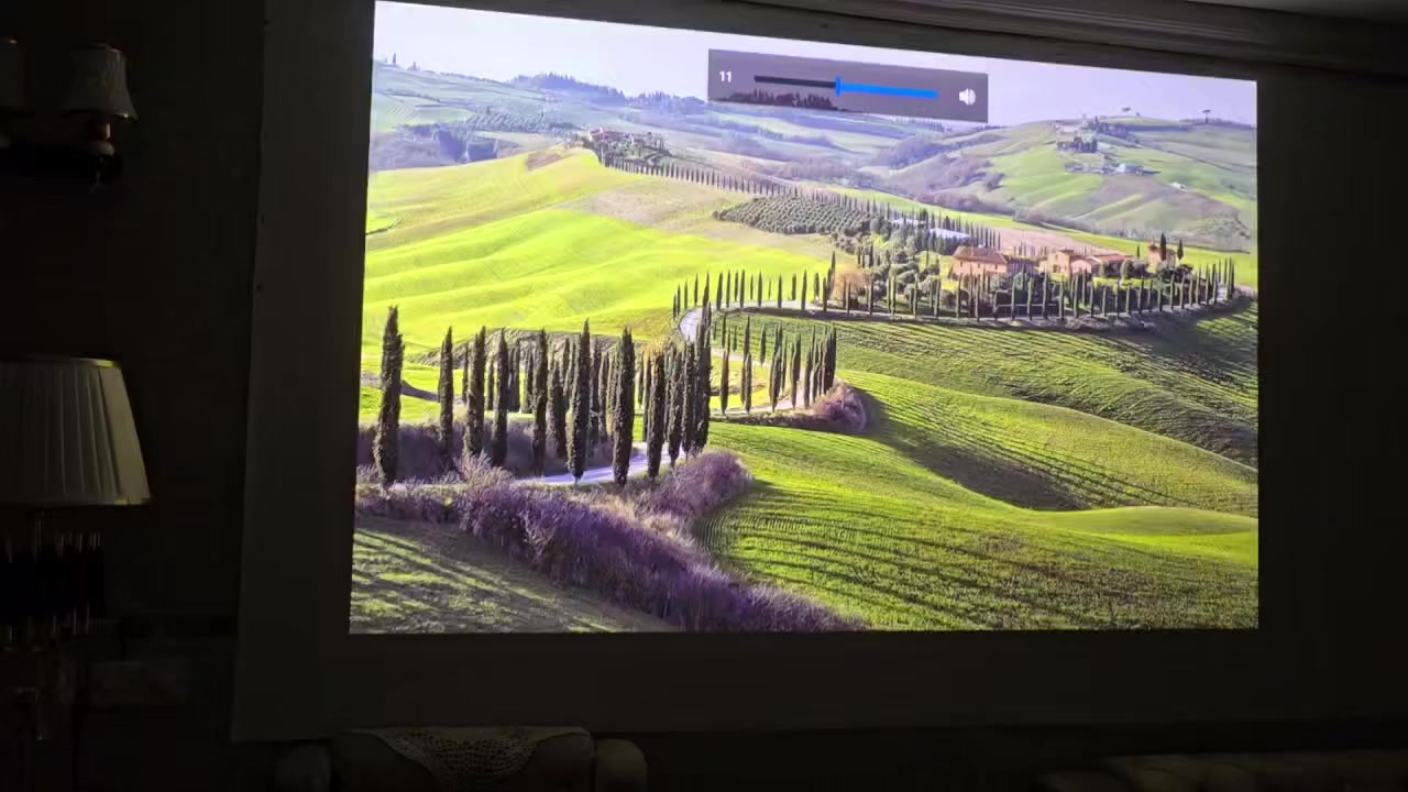 ViewSonic LS500WHE
هذا جهاز بروجكتر LED مخصص للأعمال والتعليم،والقاعات والكفيات والمنازل وهذه أهم مواصفاته بشكل مختصر وواضح:

🔹 المواصفات الرئيسية:

الدقة الأصلية: WXGA ‏(1280×800)

السطوع: 3000 ANSI Lumens (مناسب للغرف المضاءة )

تقنية الإضاءة: LED الجيل الثالث

عمر مصدر الضوء: حتى 30,000 ساعة

تشغيل وإيقاف فوري

إسقاط 360 درجة (ممكن تركيبه سقفي أو بزاوية)

نسبة التباين: تقريباً 3,000,000:1 (ديناميك)

🔹 المداخل:

1× HDMI

USB-A (للطاقة أو قراءة ملفات حسب الإصدار)

Audio out

RS232 للتحكم

🔹 مميزات مهمة:

لا يحتاج تبديل لمبة (LED)

حرارة وضجيج أقل من أجهزة اللمبة التقليدية

مناسب للمدارس، المساجد، العروض التقديمية ومشاهده المباريات والرياضه

❗ هل هو مناسب للبيت والأفلام؟

جيد للمباريات والعروض.

للأفلام بدقة عالية جداً (Full HD حقيقي)، دقته WXGA وليست 1080p أصلية.

للحجز والاستفسار واتس اب

***********
