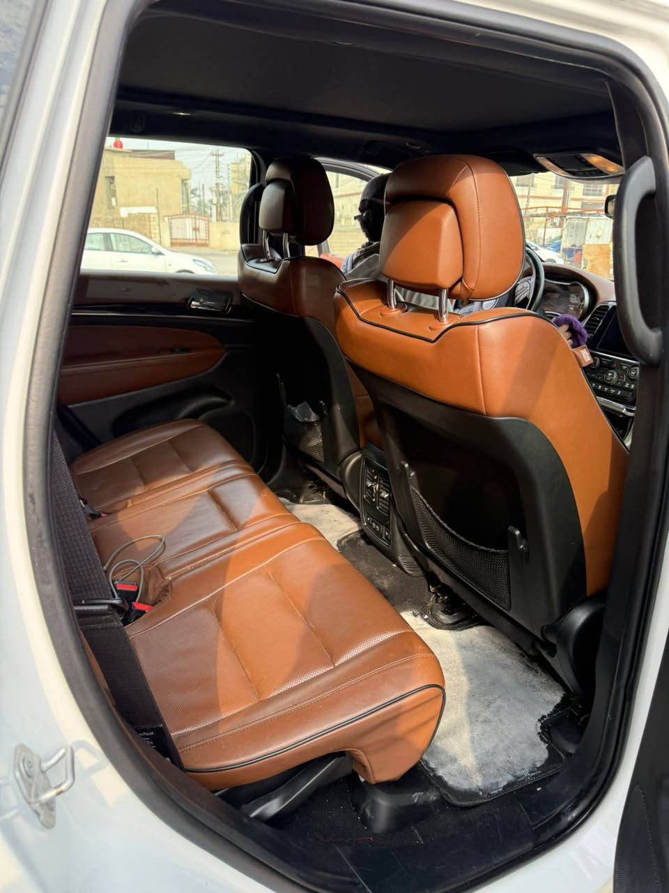 السلام عليكم

جيب موديل 20خليجي كفاله عامه 

فول مواصفات اوفر لاند 

داخل قرميدي 

بنوراما 

نظام صوتي 

عدسة لايت متحركه 

تدفئه وتبريد كشنات 

وضعيات قيادة 

جكات تصعد وتنزل 

وبعد بيهة هواي مواصفات معروفه مواصفات الاوفر لاند وجاهزه السياره مابيها نقص ولا برغي 

 رقم بصرة شبه مميز بأسمي تحويل ثاني يوم 

السعر ب 315 وبيهة مجال   

للاستفسار 

‭٠٧٧٢ ٥٧٨ ٤٦٠٦‬ الزبير, البصرة
