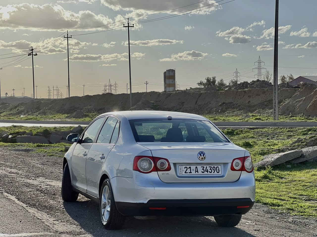 السلام عليكم
جيتا 2007 للبيع خليجي سيارة كلش نظيفة 
بيها باب السايق+ جاملغ سايق صبغ اثر طخه خفيفة 
بدون دواخل وايرباكات وشواصي كله بحالة الوكالة 
محركها مبدل جديد حجم 20 تنفس طبيعي 
كير اوتو + عادي 6 نمر سبورت بلشرط 
رقم سليمانية دولي جديد هزة جديد شرط التحويل او وكالة 
اشاير مري 
اربع جامات كهرباء + اوتو 
صدر امامي خلفي جديد 
تخم تايرات + وياله باسات جدد مشدود عليها 
تبريد ثلج + تدفئه شرط 
السيارة دواخلها كله بلاد وشركة كلش نظيف 
عليها ادامة دهن محرك وكير كله جديد
السعر 78 ورقة وبيها مجال بسيط للشراي
مكاني كركوك  
الشراي يتصل ***********
