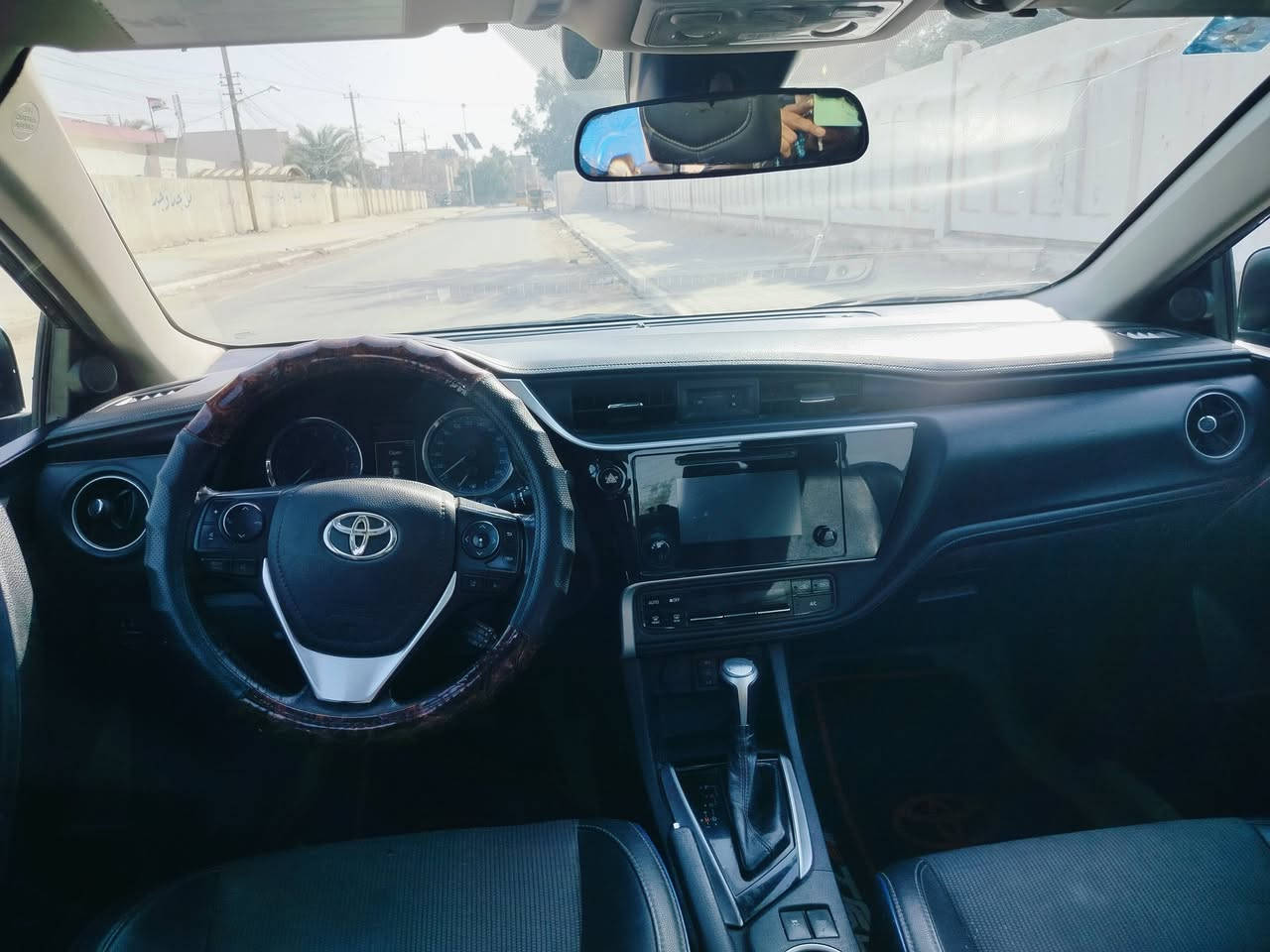 مرة خصه الادمن كورلا موديل 2018مواصفات se فول مواصفات وارد امريكي سياره بيها بس بنيد بارد شويه
وتكحيل قليل يم باب السائق السيارة كلين تايتل 
السعر 155وبيها مجال 
تواصل ***********
