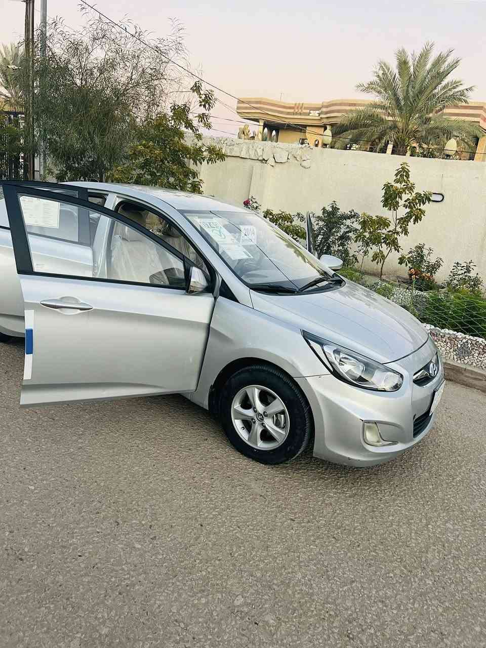 يا الله السلام عليكم بيع سريع 
عندي للبيع هونداي اكسنت موديل 2014 خليجي رقم كربلاء سنويه بسمي شرط التحويل ثاني يوم سياره جاهزه من كلشي محرك دوش كير محرك تخم تاير تبريد حداديه كلهن خير من الله السياره مابيها لا ضربه ولا تبديل فقط بيها مكانات جرد بدور ومصبوغه تقريبا بيها 3 قطع او اقل فقط السيارة من الشركه لحد الان عله ايد وحده مال جناي مكان السياره بآبل السعر (86)$ ورقه وبيها مجال بسيط حك الجيه الاستفسار الأتصال هذا رقمي (***********) اخوان فقط الشراي يتصل وعيوني آله
