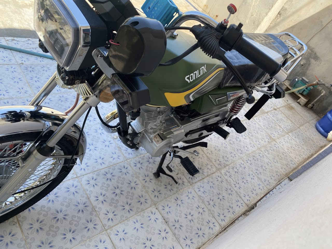 سلاام عليكم للبيع مديل 25سعر 800وبي مجال مكاني ديالى جلاولاء رقم الهاتف ***********
