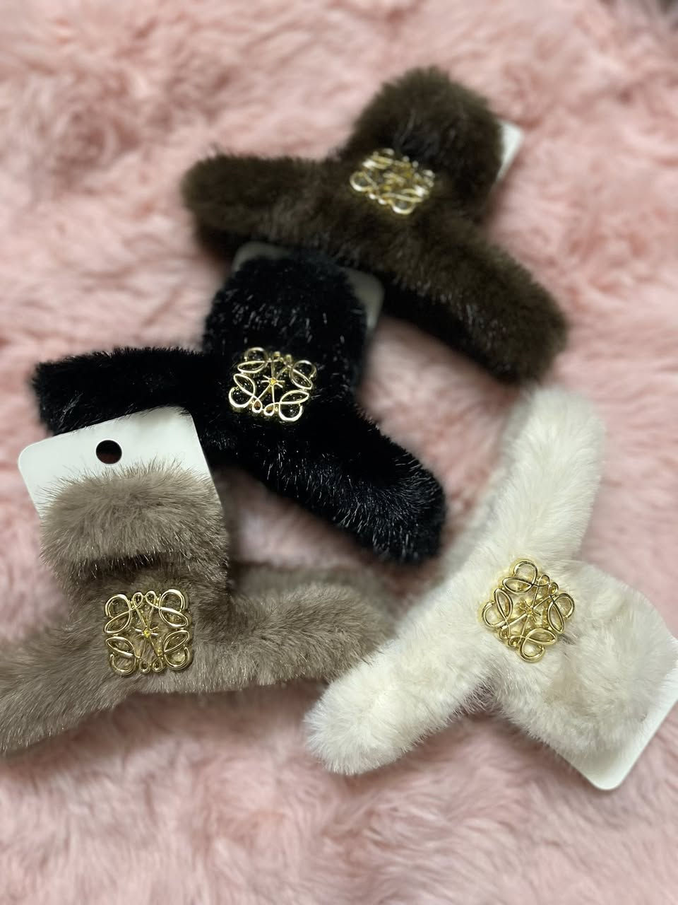 � عرض القطع الأخيرة 🔥

وصلتنا أنواع مميزة من القراصات والطواكة بتصاميم جميلة تناسب كل الإطلالات ✨

✔️ موديلات عصرية
✔️ جودة حلوة وسعر مناسب
✔️ مناسبة للفساتين والعبايات والبناطيل

⚠️ عرض خاص على القطع الأخيرة فقط
الكمية محدودة واللي يعجبها موديل تحجز بسرعة 🛍️

📩 للحجز والاستفسار مراسلتنا على الصفحة
@إشارة 
#بسمايه_مول_بسمايه_اكسبلور #مشاهير_تيك_توك_مشاهير_العرب #سعر_القطعة #تخفيضااااات #مدينة_بسماية #بسمايتي. #بغداد_العراق. #بسماية #العروض


**إذا كنت صاحب هذا الإعلان وتريد حذفه لأي سبب، رجاءا أرسل رسالة إلى الدعم الفني**