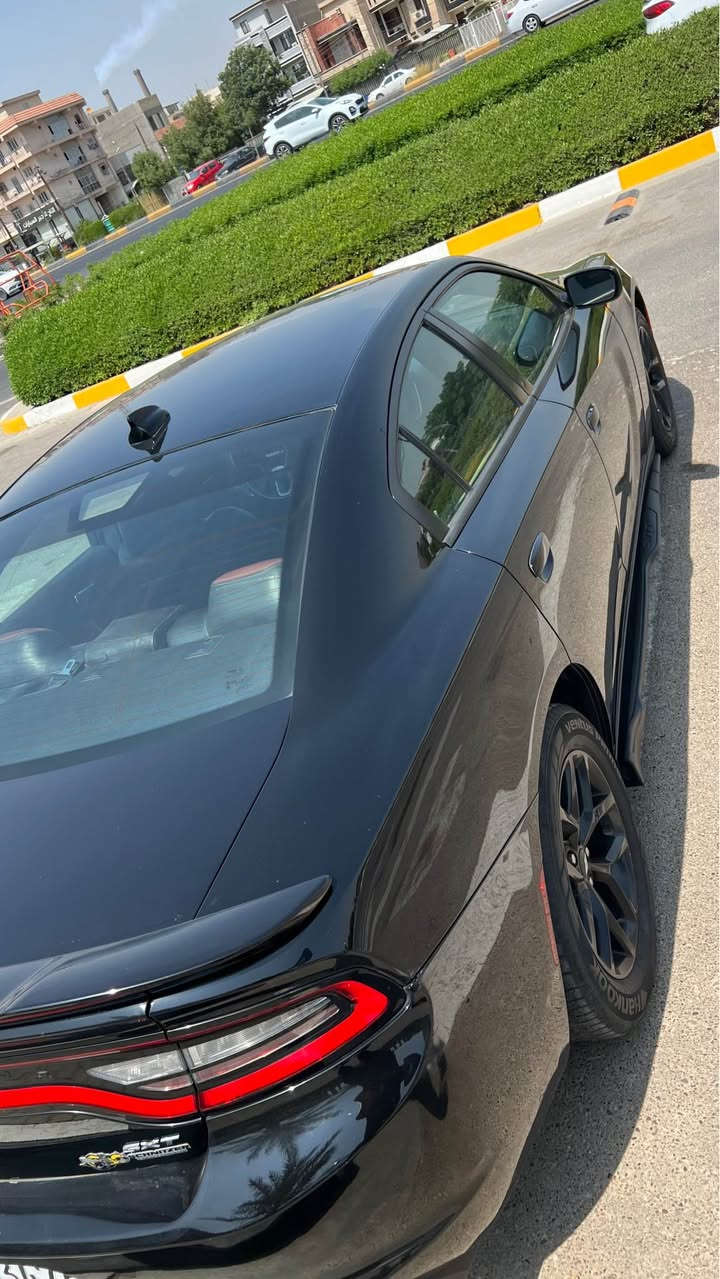 دوج جارجر 2017 لون أسود بدون صبغ 
تبديل قطعتين نفس اللون بنيد و باب فقط
السعر 179 ورقة و بيها مجال بسيط
 v6 محرك ستة سلندر 3.6 
فئة sxt نص فول 
مواصفاتها : 
١- بصمة تشغيل و تشغيل عن بعد 
٢- شاشة جبيرة و كامرة 
٣- لايت أمامي زنون
٤- داخل جلد و تدفئة بالكشنات 
٥- كرسي السايق كهرباء 
٦- هيتر بالمري
و باقي المواصفات المعروفة + حجر البيئة البلاد موجود
عليها ادامة كاملة و لا كلوب مشتغل بالدشبول
عبوة كاملة فيول بم جديد / تايرات جديدة / منظومة احتراق بالكامل 
تبريدها ثلج الحمدلله 
ماشية ١٢٠ ألف 
حادث السيارة سطحي من امريكا بس البنيد و مبدل نفس اللون صور الحادث مرفقة بالمنشور و الجاملغ مال سايق بي بارد و ايرباك راجع سستم
و انطخ عندي باب السايق يمي و بدلته نفس اللون 
يعني بدون صبغ ( فقط قطعتين مبدلات نفس اللون )
السونار مرفق كذلك بالمنشور 
مكاني بغداد / السيدية 
*********** بغداد, العراق
