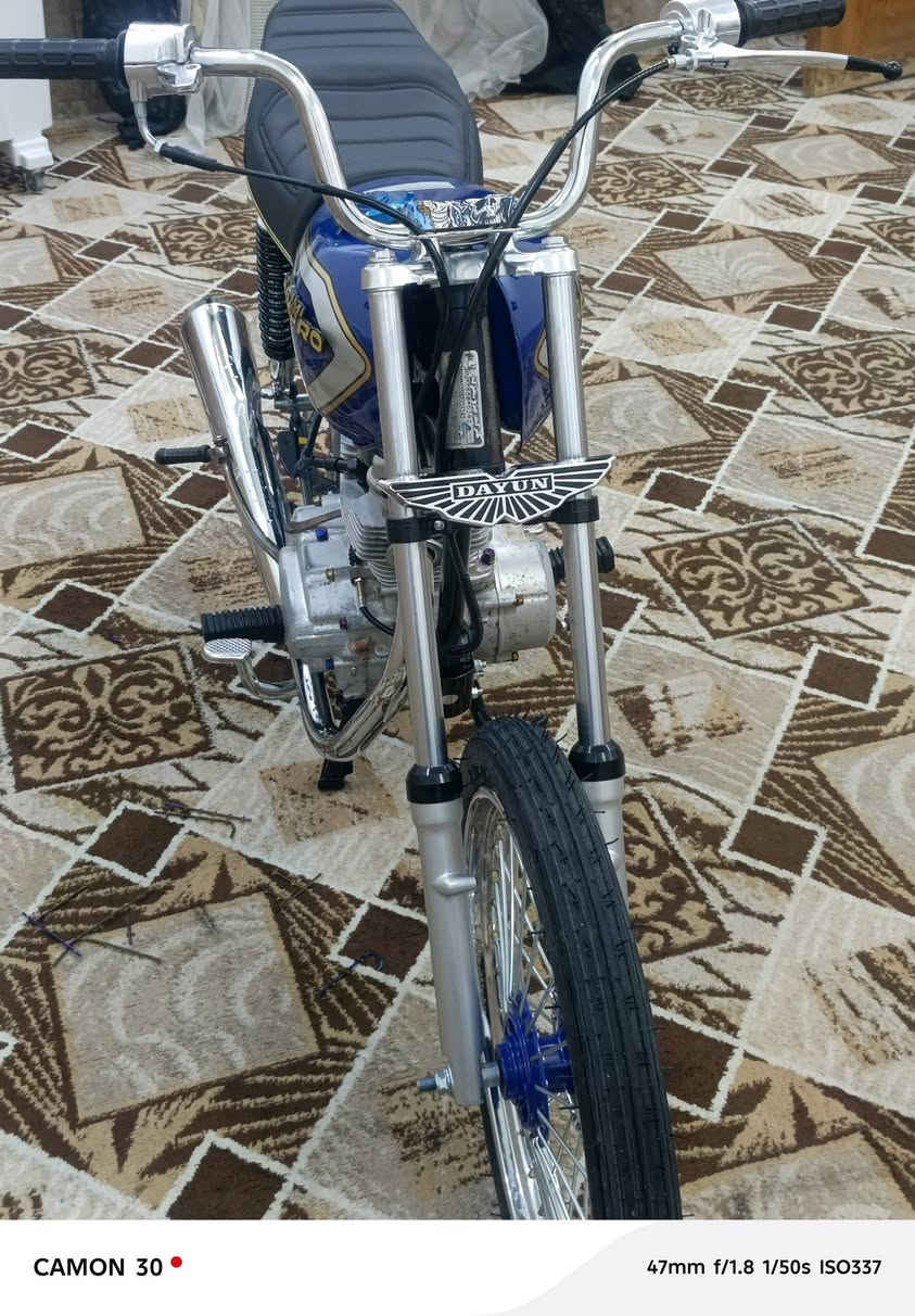 سلام عليكم دراجه نامه للبيع اليوم العصر عمرته غراض كله مال وكيل وكله اصلي ما عدا المكينه هم مال وكيل بس مجفته مرتين 
 شاصي اصولي تصعد هزه وتترقم 
كلشي كامل 
العنوان بصره شط العرب 
السعر مليون 
الرقم ***********
