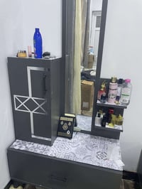 ميز تواليت • للبيع