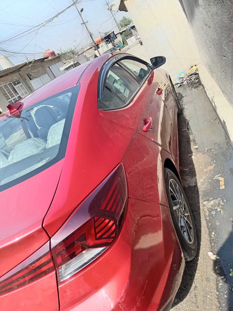 سيارة انتره موديل ٢٠  اذا اكو مراوس اراوس السعر ١٣٠ وبيه مجال العنوان بغداد الدولعي ***********
