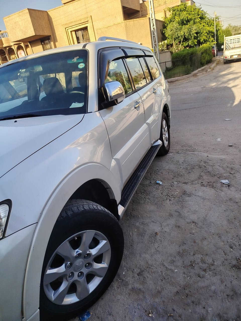 باجيرو ٢٠١٦  مكينة ٣٥٠٠
ماشية ١٠٩ ألف 
نظيفة جاهزة 
بيها تعديل بارد مثل ما موضح بالصورة الجاملغ إلي خلف السايق
 خليجي بدون فتحه 
نص مواصفات الفول 
مري شفط تحكم ستيرن 
مانع انزلاق 
زنون 
شاشة كاربلي
مضاف إلها داش كام فور كي 
مغلفه عازل على جسم السيارة كامل طبقتين 
محور مروحه كهربائية والبلادية موجودة طبعا تفرق بالسحب وبصوت المكينة 
رقم سليمانية باسمي 
للبيع السعر ١٦٥٠٠ 
للطلب الاتصال على الرقم ***********
