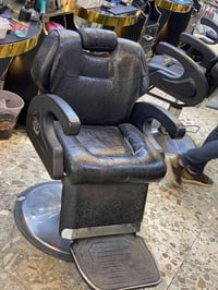 كراسي حلاقة  للبيع  عدد 3. مستعمل نضيف بغداد الكرادة  07731280400 الاس...