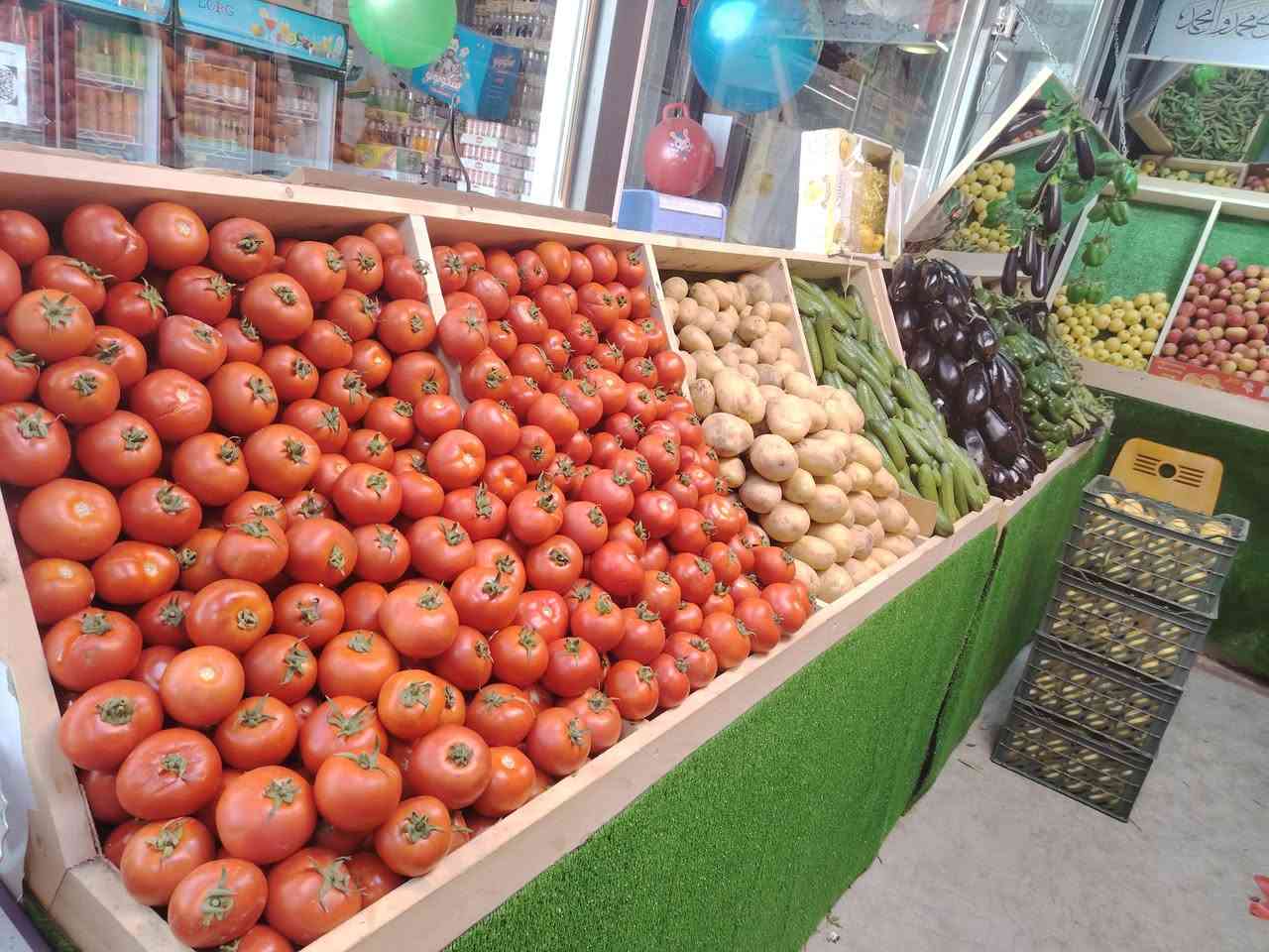 ميوز مخظر عدد ٥ للبيع وياهن مري عاكسات عدد ٤ وميزان الكتروني وميزان ساعه وميز خشب لوكر جرار وباب استعمال شهرين نظيفات 
للاستفسار الاتصال ***********

