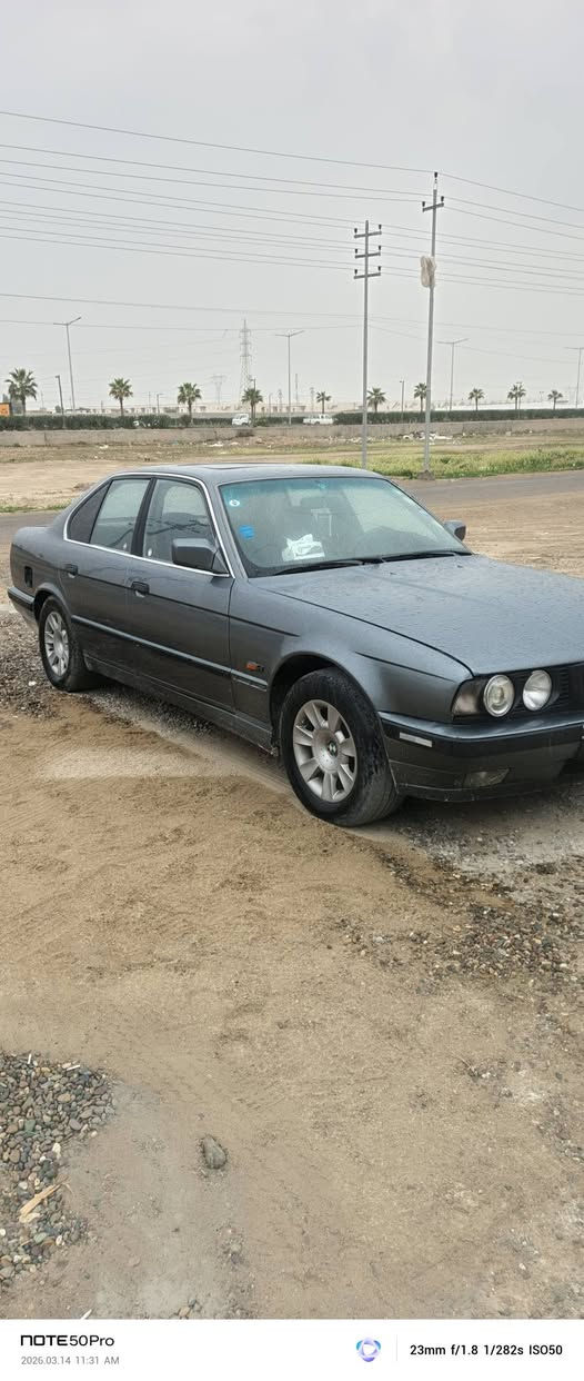 اسلام عليكم
للبيع بي إم موديل 90 محرك مفتوح كير عادي 
محرك جديد شرط لا تبخير ولا تنقيص مصبوغه عام جماليه
مكفوله من الحادث تبريد شغال غرفه نضيفه كهربائيه شغاله
سنويه لل 28 صلاح الدين شرط التحويل السعر 45
مكان السياره صلاح الدين القادسية رقم (***********)
