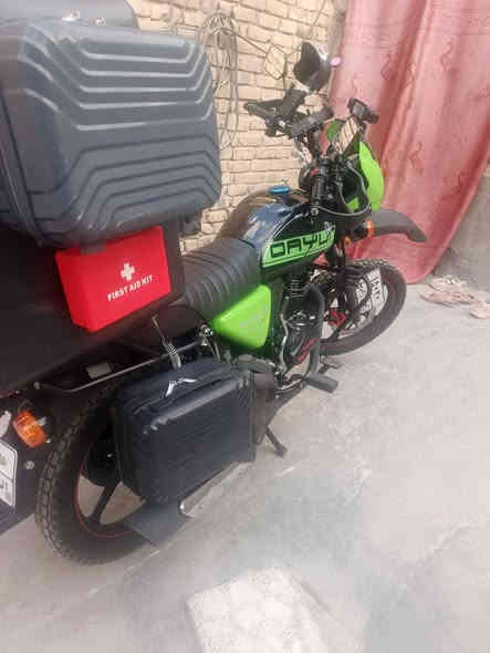 السلام عليكم ما شاء الله
دراجه للبيع : النوع دايوان جبلي 200 cc

المديل : 26 الجديد رقم اربيل مداور شرط

الدراجة حالة الوكالة ما مبدل اي شي 

عدسه زنون LID عالي ناصي 

داش كام رباعي تصوير ليلي نهاري أصلي

جنط عدد 4 اصلي عظم مو قماش 

صندوق رمز سري انتيكة أمزون رصاصي

طفاية حريق كيلو اصلية 

جنطة اسعافات أولية كلشي موجود بيها 

صندوق اسعافات جانبي احمر 

صندوق دلفري كامل معه تجوه 

ستاندات مبايل عدد 2 اصلي مانع إهتزاز 

سعر الدراجه : 2850 بيها مجال 

رقم التلفون : ***********
