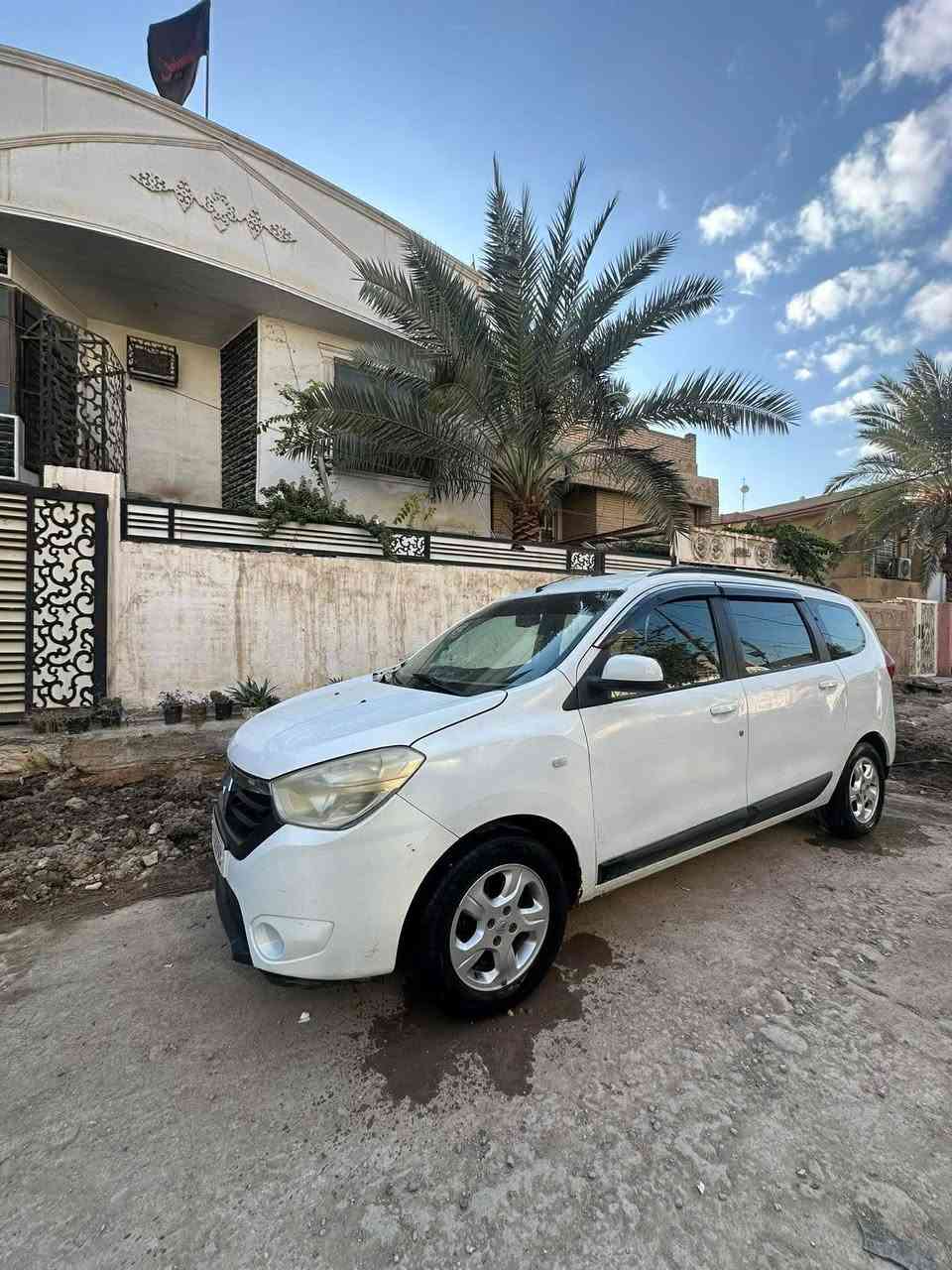 للبيع رينو 7 راكب موديل 2014 رقم بابل ***********
