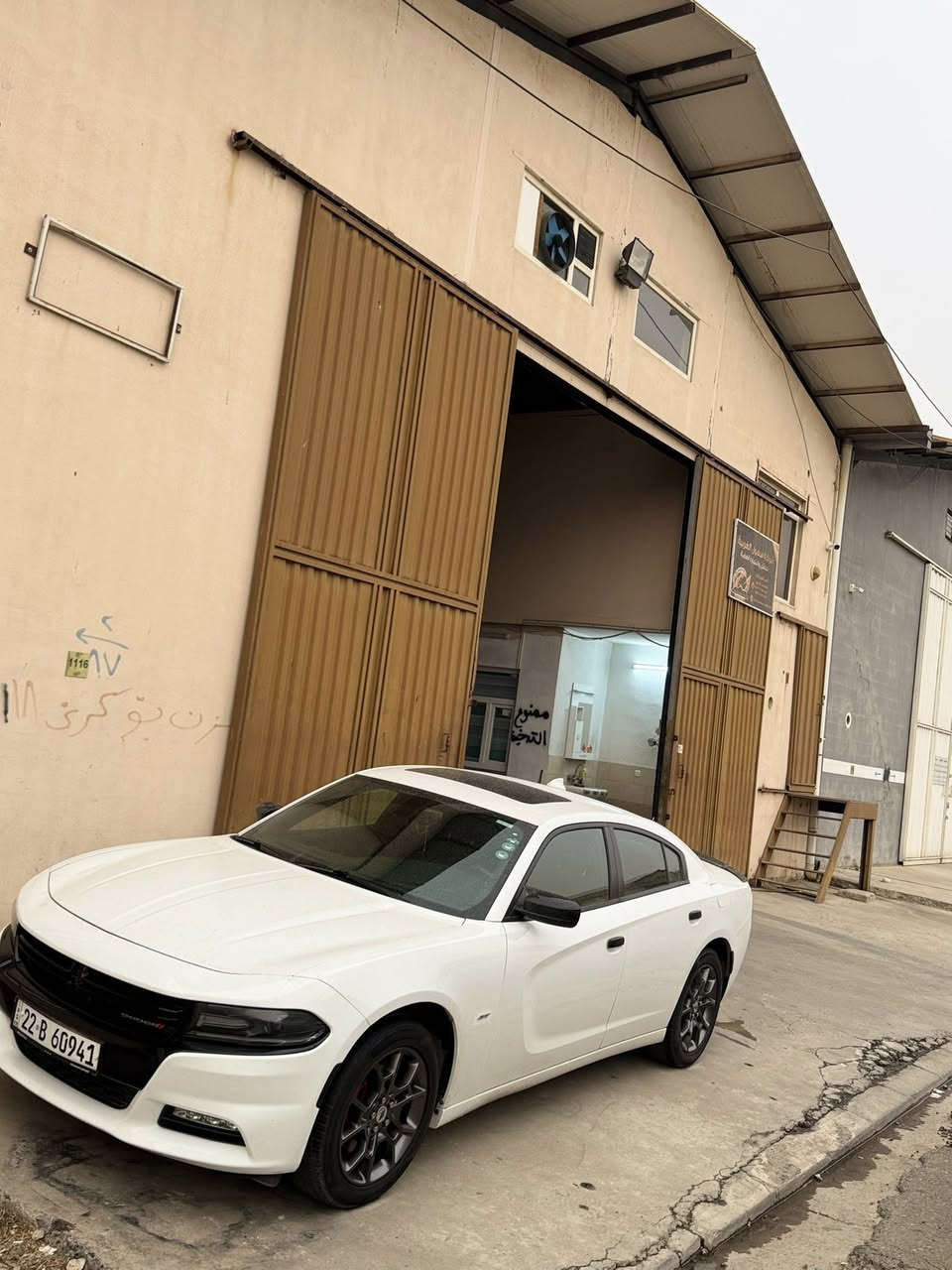 سلام عليكم للبيع چارجر موديل 2018 مواصفات سيارت gt جيتي السياره فور ويل
السياره مكفوله كفاله عامه عدا شخط صغير بالباب ورصعه خفيفه مابينه اثر حصو 
عنوان سياره اربيل للتواصل *********** واتساب 
سعر سياره 210 $
