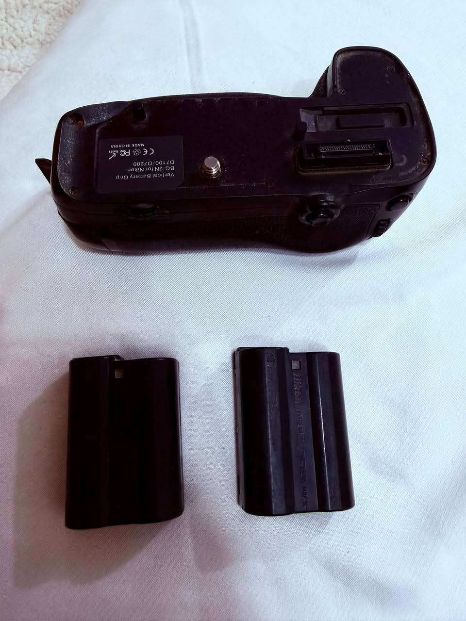 كأمره )مستخدمه)Nikon D7200 الصناعه
MADE IN THAILAND
العدسه VR18_140
الملحقات
1-جنطه
2_كراب بطاريات 
3-بطاريه اضافيه
4-واير نقل معلومات
5-الشاحنه
6_هوت عدسه
عدد لقطات الغالق شتر (48613)
للستفسار (***********)
