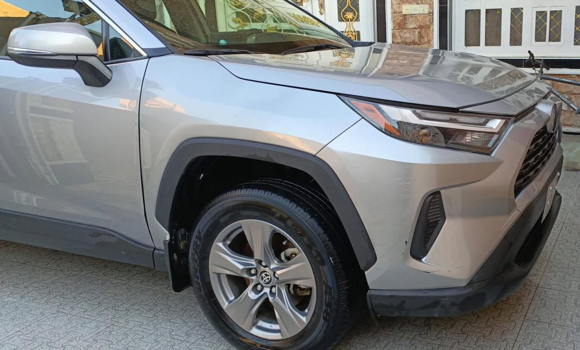 السلام عليكم للبيع 

تويوتا راف فور Rav4 

الموديل  :2024

الموصفات :XLE

* اللون : سلفر 

* عدد المقاعد :  5 راكب

* المحرك :  2500 بانزين - هايبرد

* الرقم : بغداد شرط تحويل 

عداد المسافه :24 الف كيلو

* ثلاث وضعيات قيادة

* قيادة ذاتية عند المنعطفات

* رادار امامي مانع تصادم

* تحذير الخروج عن المسار

* نظام التوقف الآلي

* تحذير النقاط العمياء

* نظام تحذير عند المنعطفات

* شاشة لمس كبيرة تدعم اندرويد اوتو وابل كار بلي

* نظام الخرائط   GPS

* المصابيح الأمامية زنون

* دخول ذكي 

* بصمة ابواب للدخول الذكي

* مقعد السائق كهرباء

* مكيف خلفي

نظام البريك الذاتي

عنوان السيارة /جديدة الشط 

* سعر  258
***********.
