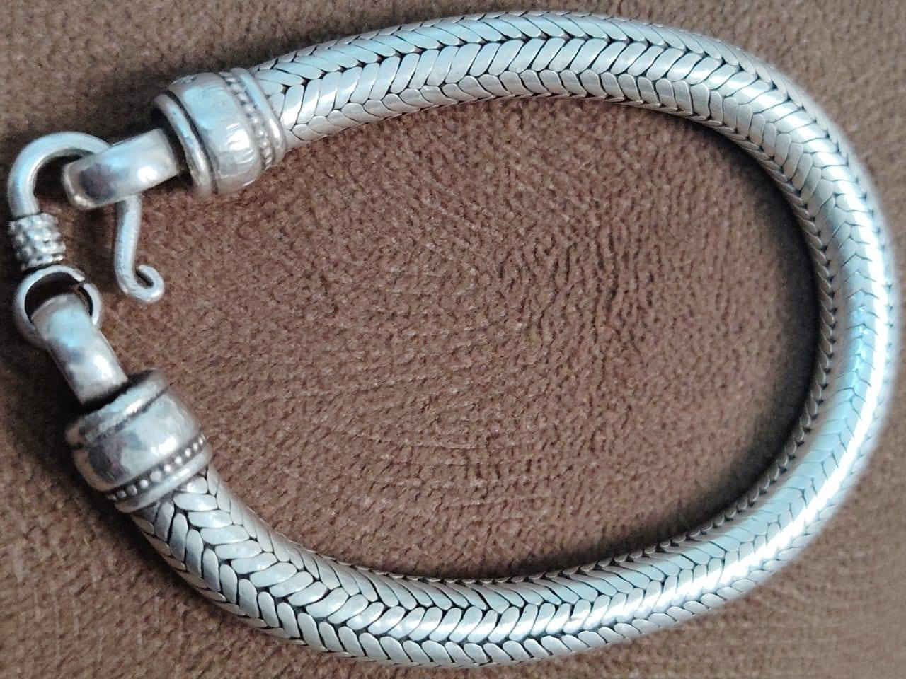 سلام عليكم سوار فضه صلي قديم شغله يدوي قطعه حلو مختلفه وزنه ١١٦ غرام بل عافيه الياخذه بغداد مدينه توصيل موجود


**إذا كنت صاحب هذا الإعلان وتريد حذفه لأي سبب، رجاءا أرسل رسالة إلى الدعم الفني**