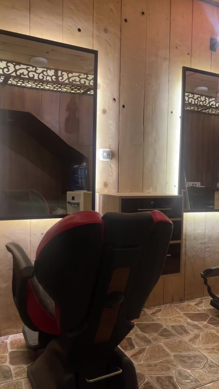 محل حلاقة جاهز من كلشي للبيع 
الموقع شارع الثرثار مقابل مدرسة نبع الحياة 
سبب البيع لعدم التفرغ 
للاستفسار الاتصال 
***********
