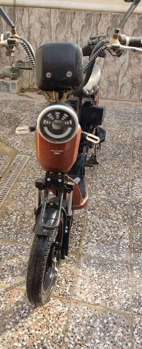 السلام عليكم...
للبيع دراجة شحن بطارية مال الشركة نص عمر موديل 24 
السعر بي مجال 
***********
