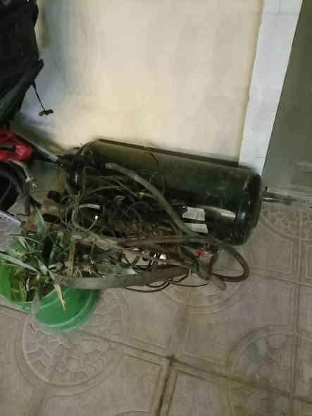 السلام عليكم للبيع منظومة غاز قبل سبوع فتحتها من السيارة قيم باليرضي الله واخذها مكاني بغداد الدورة للأستفسار اتصل على الرقم*********** او *********** هذا بي واتساب فقط ***********
