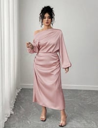 فستان • مقاس ٢XL • ستان ناعم