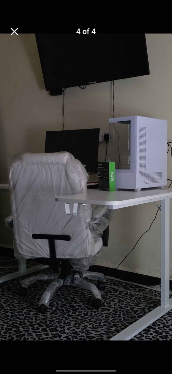 CPU: Ryzen 5 7500F
GPU: RTX 5060 8GB – Dual Fan
Motherboard: MSI B650M – DDR5
RAM: 16GB DDR5 5600MHz (8×2)
Storage: M.2 NVMe Samsung 512GB – 5000Hz
CPU Cooler: RUIX A600 RGB
Case: GX-P21 – 3× ARGB Fans
Power Supply: RUIX 650W 80+ Bronze
Monitor: AOC 24" FHD – 240Hz – 0.3ms – IPS
OS: Windows 11 Pro
ميز كيمنك زاوية حرف L زاوية يمين
كرسي مساج مريح
ماوس لوجتك كيمنك
كيبورد بلودي اخر موديل 
سماعات هايبر اكس ٣ كيمنك امريكي
الحاسبة صارلي شهر مشتريها مستخدمها يمكن ١٠ مرات 
سبب البيع عندي عمل ودراسة ما متفرغلها
سعرها خاص  تباع مع كل المذكور اعلاه ما تباع قطع منفردة او اذا تريد بدون ميز وكرسي فقط شاشة وكيس وماوس وكيبورد وسماعات وشكرا لكم الهاتف *********** الرمادي, الأنبار
