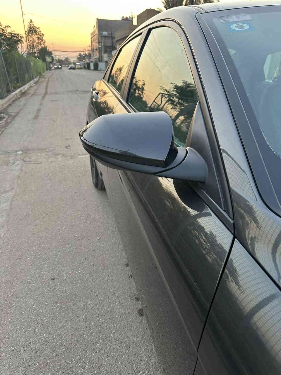 السلام عليكم - Hyundai Elantra 2023 
السـعر 155 وبيها مجال تجي تشوف وتفحص وتاخذ سونار ومترجع اله تكون راضي . 
لـون فيلي  
نقطه عمياء 
رادارات جانبيه 
توقف ذاتي 
تحديد مسار 
وبعد اكو هواي مواصفات مذاكرهن 
رقم بغداد بأسمي 
السياره خير من الله مال جناي والسياره مال بيت 
حادثها بونيد وشويه من الجاملغ بارد 
الاستفستار وطلب صور الحادث - *********** .
