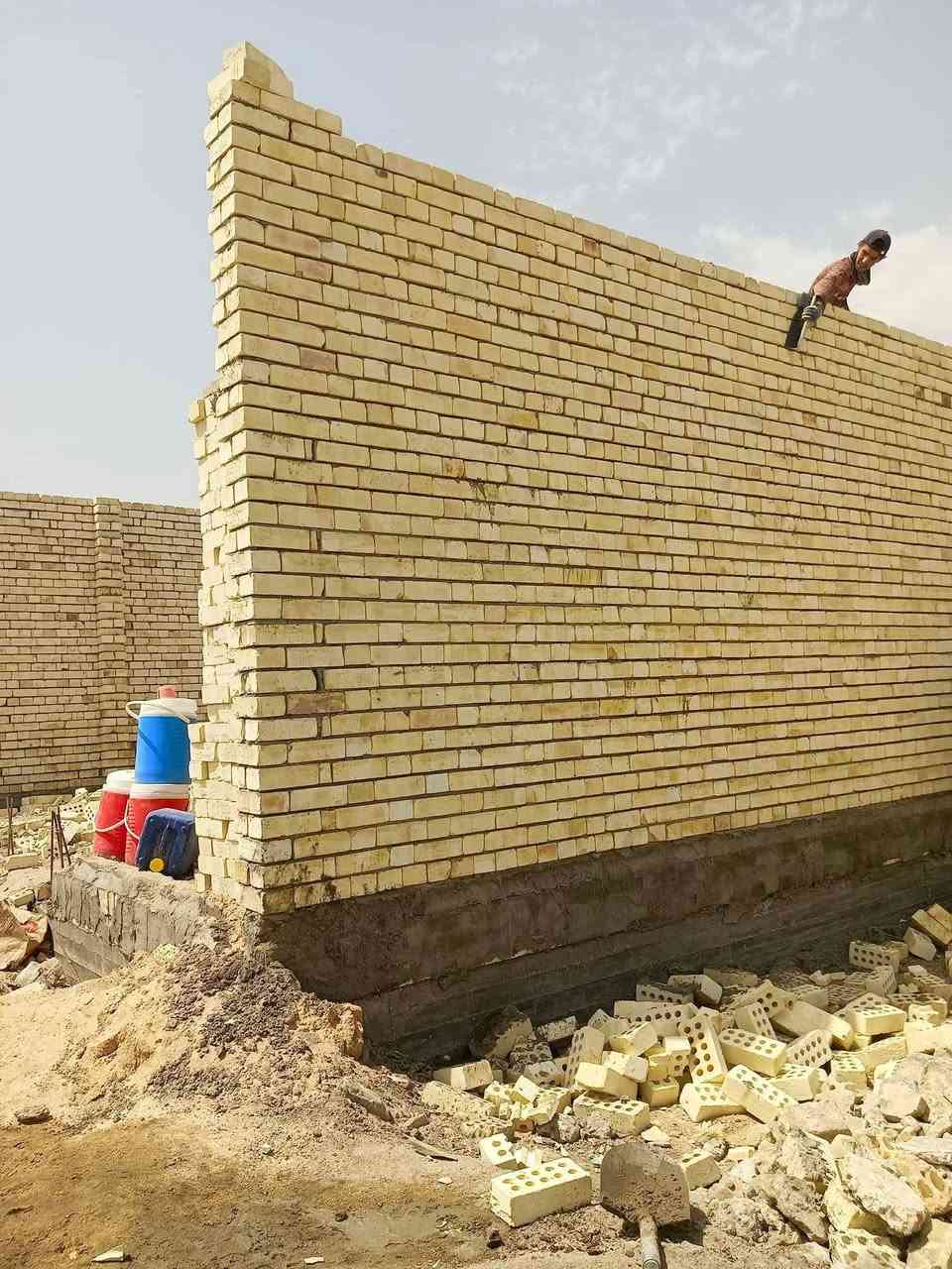 خلفه بناء متفرغ حالين ***********
