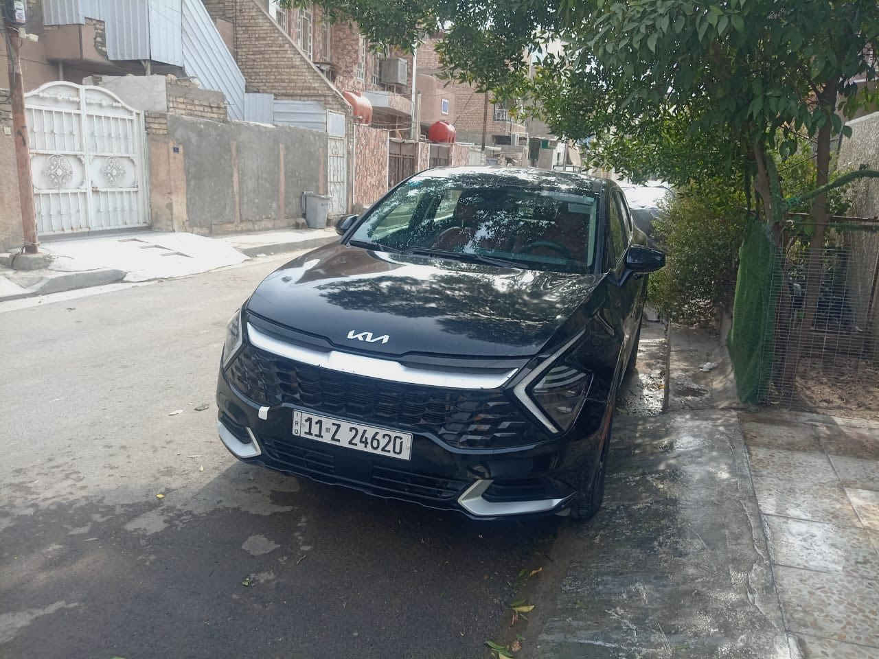 سلام عليكم 
كيه سبورتج 2023 
حادثها بنيد فقط 
مكينه 2500 جيتي اي 
 كير ومكينه مكفولات 
فول عده البصمه ولفتحه 
ماشيه 48
لايت زنون ابلادي 
رادار امامي 
ورادار خلفي 
كامره دوراه 
سايد بريك دكمه 
تحكم ستيرن جهتين 
مانع انزلاغ 
3 انظمه قياده 
داخل احمر 
سياره ترايها كلش حلو  
السعر 190 وقابله للتفاوض
مكاني الشعب الثعالبه 
للاستفسار ‭0772 428 6138‬
