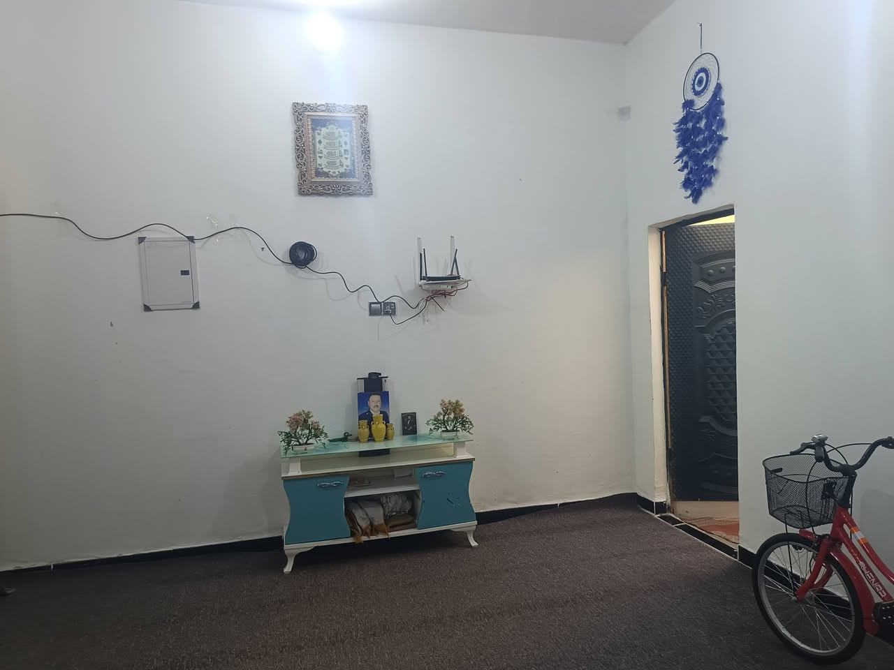 بيت في منطقة ال محينه قرب مدرسة الامام الباقر
مساحة 200
يحتوي علا غرفتين وصاله ومطبخ وصحيات داخليه وخارجيه وديوانيه بيت بناء جديد بلوك 
للستفسار ***********
