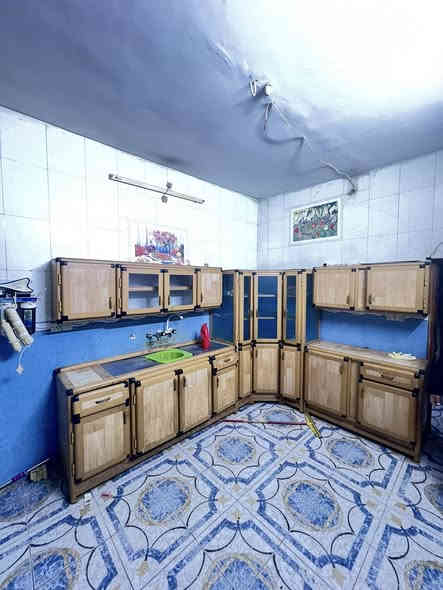 بيت الايجار السعر 500الف بحي السلام  150م يحتوي على غرفتين وصاله واستقبال ومطبخ وطارمه وصحيات     مكتب دارك الاستفسار رقم ***********
