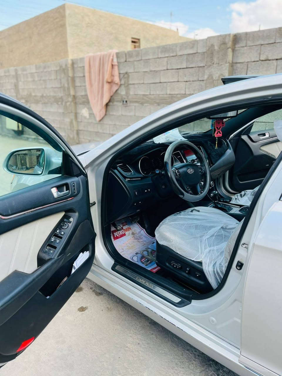 سلام عليكم  كادنزا للبيع اومراوس حسب القناعه  موديل 11 خليجي  فول مواصفات للخير  اشاير  بل مرايات انارت ترحيب  بصمه +ابواب  بصمه تشغيل اكشانه الاماميه كهربأء وتدفيه تحكم بل تجوه الخلفيه  وستيرن تحكم كهرباء 
محرك كير كفاله تبريد قطعتين شغال سياره حلوه كلش ومرتبه تخم تاير صدر 100/100 سياره فول مواصفات للخير معروفه بعد الكادنزا بل مواصفات 
سيارة بيه صبغ بس الاجاملق  الامامي  اليمنه بس ول باقي كفاله عامه وسونارها موجود ويه صور 
رقم اربيل  تحويل ثاني  يوم او تريد وكاله
مكاني الانبار الرمادي شارع 40
وسعر 118وبيه مجال شراي يتصل ع رقم ***********
