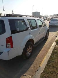 سياره نيسان باثفندر موديل 2006 سنويه باسمي 3قطع تبريد سلايت روف جام كه...