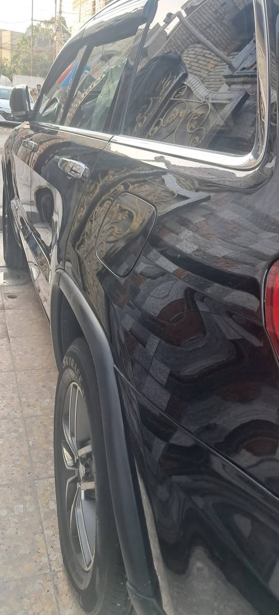 سلام عليكم جيب لاريدو للبيع موديل 2015/خليجي بيها صبغ قطعتين بنيد وجاملغ بدون حادث او فتح وبدون ايرباك المواصفات فتحه بصمه كشنات كهرباء تبريد قطعتين زراكات لايت شفتات استيرن جهتين كير طياره المرغوب +ماوس شاشه كبيره تشغيل عن بعد سياره جاهزه الرقم بغداد بسمي العنوان بغداد الدوره السعر 200 للاتصال:***********
