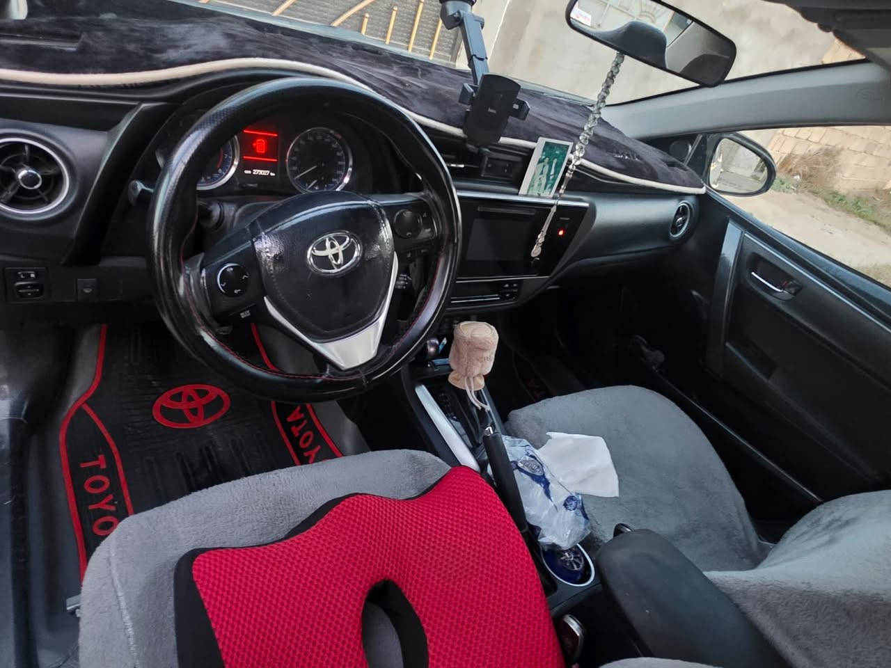 السلام عليكم 
كورلا   LE 2017 وارد امريكي للبيع 
سيارة بأسمي سنويه جديده لل 29  
مكينه لاصرف ولا تبخير تفحص براحتك
وكير مكفولات 
كير 21 جديد مشدود 
بيها ثلاث قطع تبديل بلادي بدون دواخل بدون ايرباك
رادار بلادي 
كشنات تدفئه تبرد 
السعر 135 وبيها مجال بسيط
مكان ديالى 
الشراي يتصل ع الرقم 
***********
