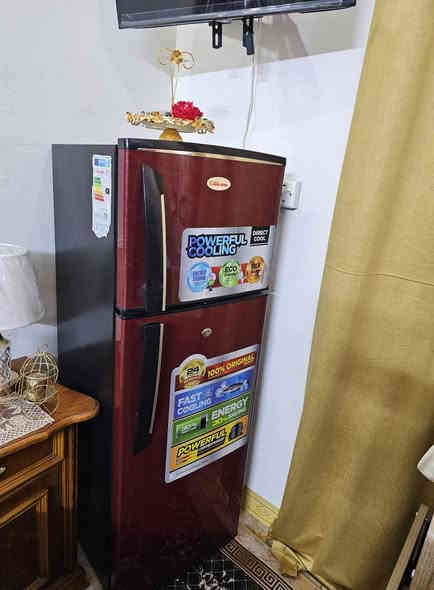 السلام عليكم ثلاجة 12 قدم نظيفة جدا الارتفاع 144 عرض 52 لون مميز استخدام قليل وما داخله تصليح على وضع الشركة السعر 250 العنوان بغداد الحبيبية قرب مطعم وليد الرقم ***********
