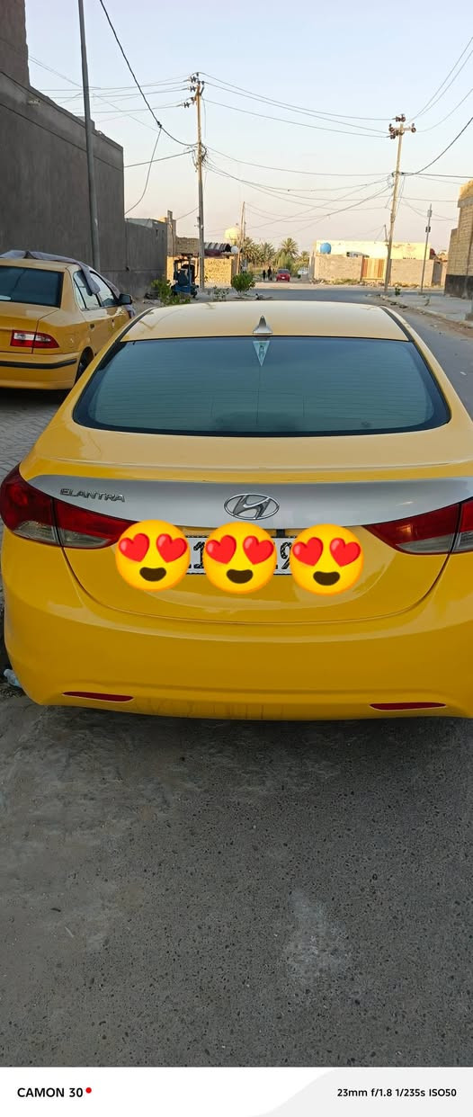 سلام عليكم سياره موديل 13 امريكي
ما بيها لا ضربه ولا تبديل مكينه 
وكير وتبريد وحداده مكفوله 
رقم بغداد نكليزي
 مراوس حسب القناعه  مكان السياره الديوانية 
 ***********

