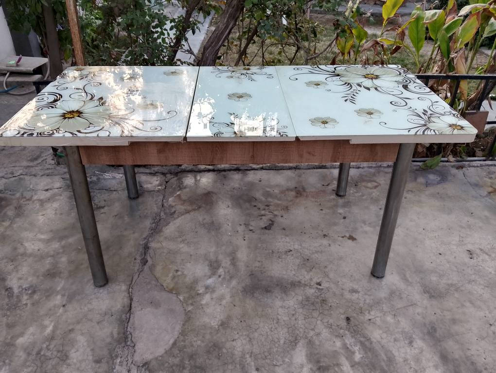 ميز طعام شرط النظافة مابي عيب للبيع *********** كركوك, العراق
