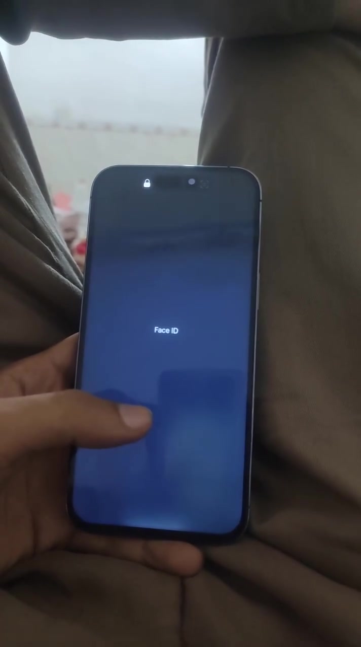 سلام عليكم 14 برو ماكس ممفتوح وتر 256 بطاريه 86 قافل ايكواد ابيع او مراوس خاص وتدلل ***********
