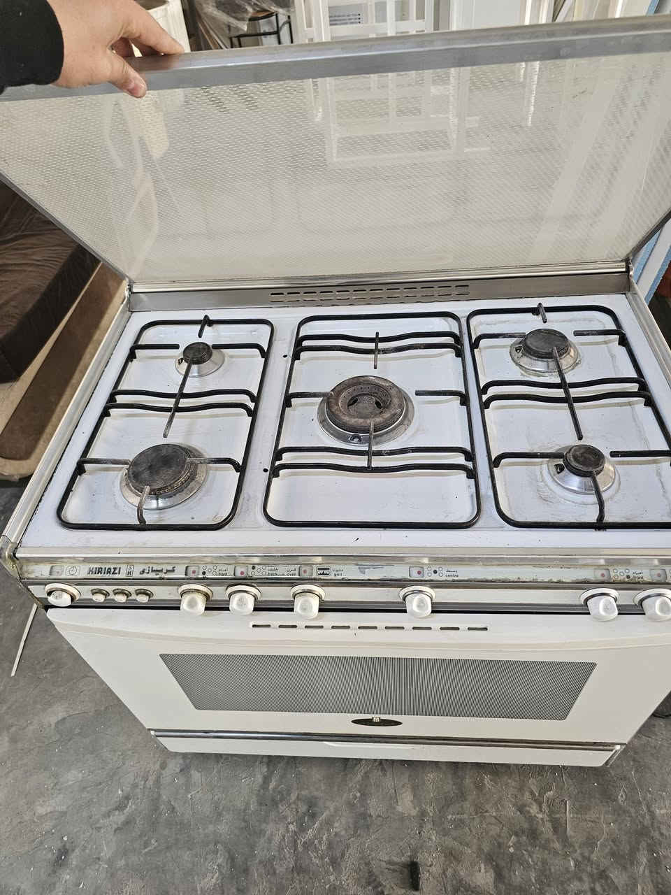 ئه م ئه شيانه بو فروشتن 
هه مووي به شه رت 
***********
