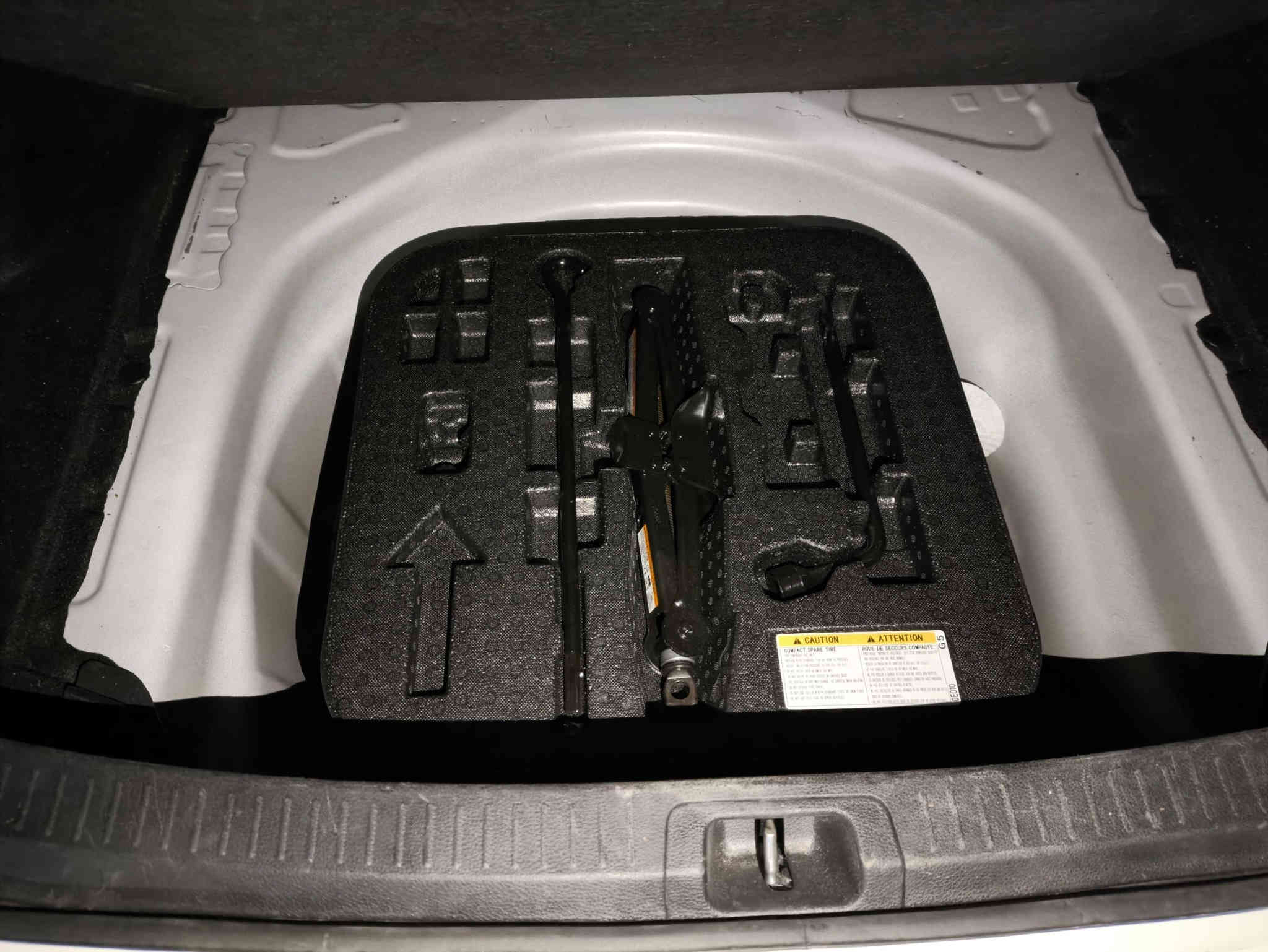 السلام عليكم ورحمة الله وبركاته
اللهم صل على محمد وآل محمد 
 كورلا للبيع موديل 24 ياباني بانزين فئة kM 32  LE  
فحص موقت بأسمي من امريكا دخول شهر 10
وتعقيب المعامله بميناء ام قصر بأيدي شخصياً 
حادثه جانبي كما موضح بالصور وتم تعديلها على البارد 
جاهزه من كلشي ميكانيك وبدي بدون صبغ وبدون دواخل 
ايرباكات سليمه الصور حقيقية ومواصفاتها معروفة 
سعر 158 التواصل مع صاحب الهاتف 
***********
