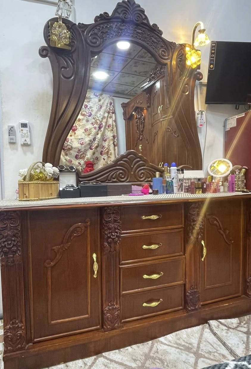 للبيع غرفه نوم حطاطه شغل درجه اولى ونضافه ١٠٠٪؜صبغ جديد شرط تجي وتشوفه بعينك إذا مونضيفه لتاخذه لغرفه ستعمال قليل حيل جديد 
مكان الغرفه حديثه الحي العسكري 
***********
