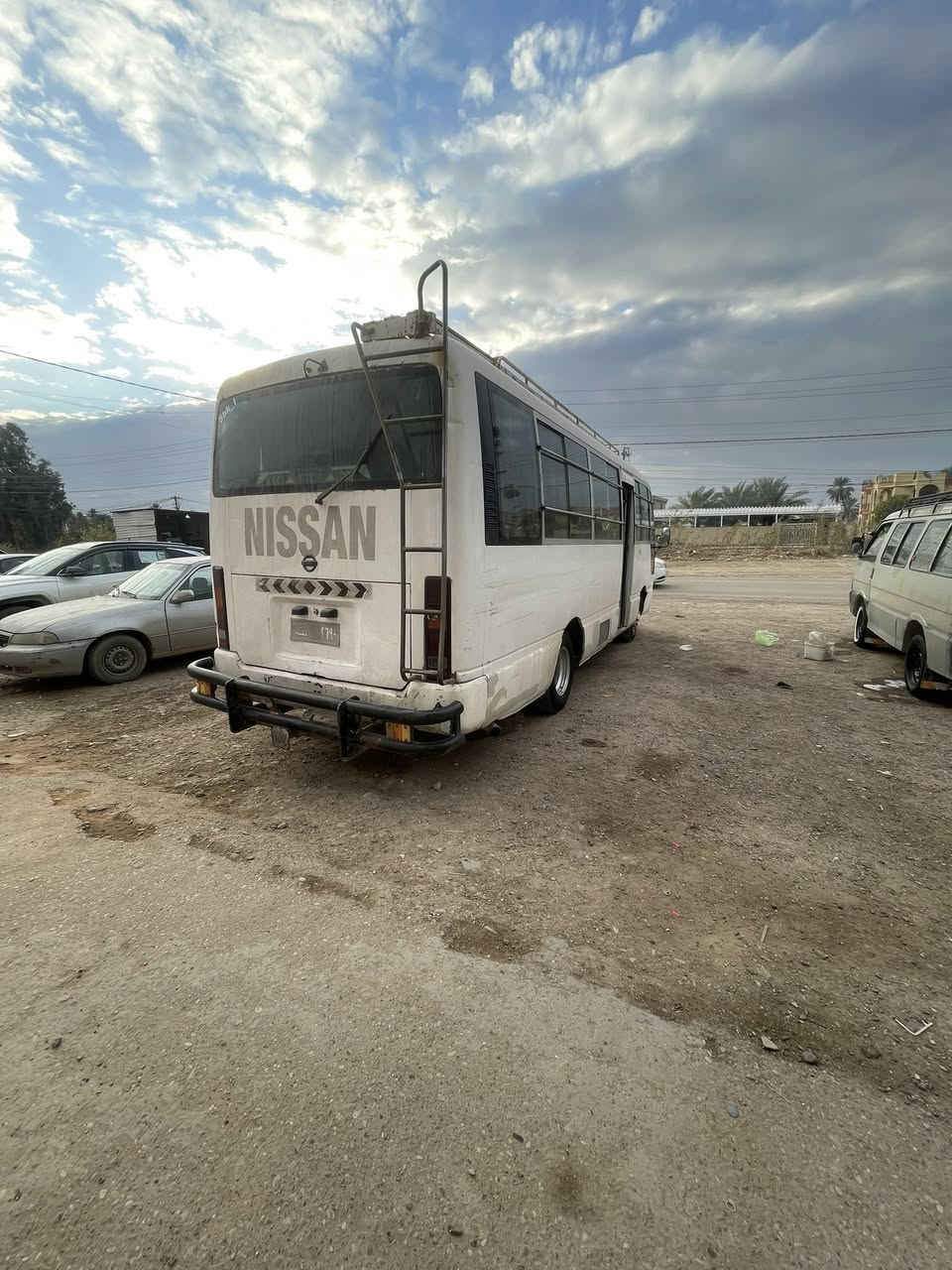 السلام عليكم كوستر نيسان الطويلة كوستر موديل ٢٠٠٣ كاملة مكملة مكينتها بلادية كاز ٦ سلندر درع خلفي سباية درج صطاب خلفي تخم تاير  حديد سيارة بسمي تحويل ثاني يوم كاملة السيارة كل نقص مابيها معروضة ١٦٠ بيها مجال رقمي ***********
