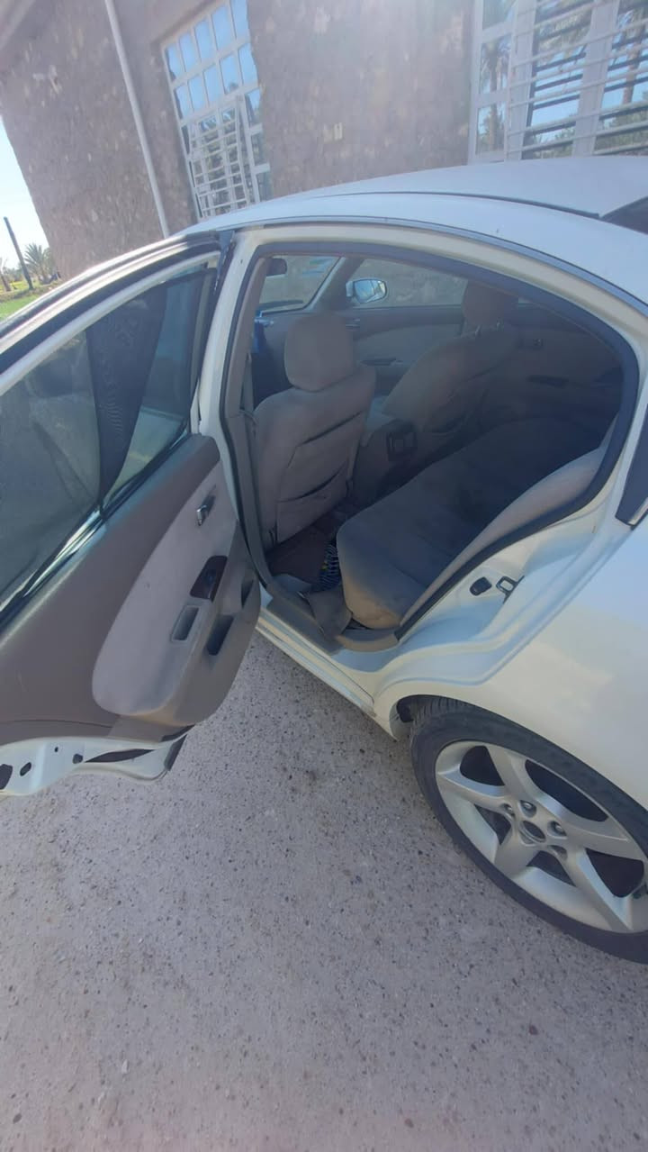 نيسان التما لون ابيض رقم  بغداد دولي مكفوله ،  بيها فقط جاملغ أمامي عكس سايق موديل ٢٠٠٥ باقي كله بلاد ، محرك ٦ سلندر ، كير عادي  صالنصات رياضي كير و محرك و كهربائيات مكفولات منظومة زنون شاشه و سنتر لوك و ريموت #السعر ٥٠ و بيها مجال مكاني عامرية الفلوجه***********٢
